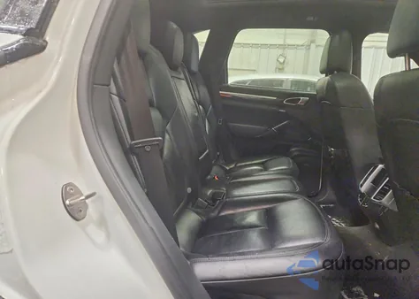 2016 Porsche Cayenne z USA, uszkodzony, nr VIN WP1AA2A24GKA10881